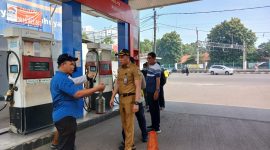 Pemkot Bekasi menindaklanjuti pemberitaan di medsos dan media online terkait adanya dugaan bensin tercampur dengan Air di SPBU 34.17106