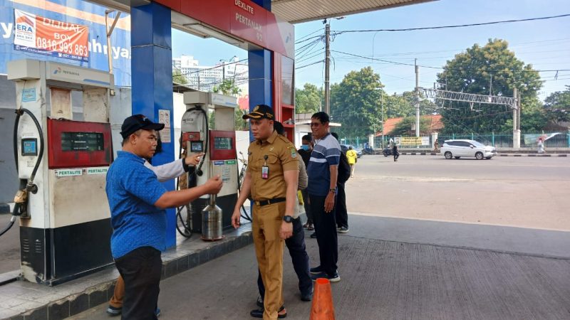 Pemkot Bekasi menindaklanjuti pemberitaan di medsos dan media online terkait adanya dugaan bensin tercampur dengan Air di SPBU 34.17106