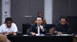Penjabat Bupati Bekasi Dani Ramdan menghadiri rapat koordinasi bersama Tim Percepatan Pembangunan Daerah (TP2D), dalam rangka pembahasan rekomendasi program strategis Pemerintah Kabupaten Bekasi. Bertempat di Sakura Park Hotel, Deltamas Cikarang Pusat. Pada Senin, (25/03/2024). 