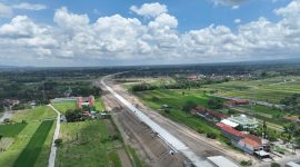 jalur fungsional Jalan Tol Jogja Solo Colomadu-Ngawen (Klaten) merupakan bagian dari pekerjaan tahap 1 Jalan Tol Jogja-Solo. 