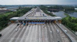 Total volume kendaraan yang meninggalkan Wilayah Jakarta melalui Gerbang Tol (GT) Cikampek Utama ini naik 69,68% jika dibandingkan lalu lintas (lalin) normal sebanyak 25.554 kendaraan.