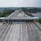 Total volume kendaraan yang meninggalkan Wilayah Jakarta melalui Gerbang Tol (GT) Cikampek Utama ini naik 69,68% jika dibandingkan lalu lintas (lalin) normal sebanyak 25.554 kendaraan.