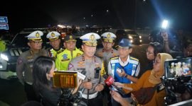 PT Jasa Marga (Persero) Tbk mendukung pemberlakuan rekayasa lalu lintas One Way hari ini, Jumat (05/04/2024), sejak pukul 21.50 WIB dari KM 72 Cikampek (Jalan Tol Cipali) s.d KM 414 Gerbang Tol (GT) Kalikangkung Jalan Tol Batang-Semarang.