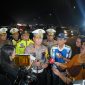 PT Jasa Marga (Persero) Tbk mendukung pemberlakuan rekayasa lalu lintas One Way hari ini, Jumat (05/04/2024), sejak pukul 21.50 WIB dari KM 72 Cikampek (Jalan Tol Cipali) s.d KM 414 Gerbang Tol (GT) Kalikangkung Jalan Tol Batang-Semarang.