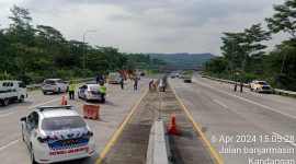 PT Jasamarga Transjawa Tol mendukung pemberlakuan rekayasa lalu lintas One Way lokal dari KM 421 Ruas Jalan Tol Semarang Seksi A,B,C s.d KM 442 Gerbang Tol Bawen Ruas Jalan Tol Semarang-Solo pada, Sabtu 6 April 2024.