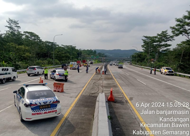 PT Jasamarga Transjawa Tol mendukung pemberlakuan rekayasa lalu lintas One Way lokal dari KM 421 Ruas Jalan Tol Semarang Seksi A,B,C s.d KM 442 Gerbang Tol Bawen Ruas Jalan Tol Semarang-Solo pada, Sabtu 6 April 2024.