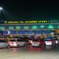 Saat ini rekayasa lalu lintas one way tersebut dihentikan pada pukul 22.40 WIB dan lalu lintas kendaraan menuju arah Timur kembali normal.