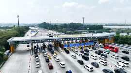 Suasana : Gerbang Tol Cikampek Utama 1, pada Minggu 7 April 2024.