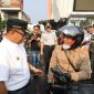 Pj. Wali Kota Bekasi, Gani Muhamad melakukan peninjauan langsung terhadap titik pos pelayanan lebaran 2024.