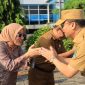 Apel Pagi : para Aparatur di Lingkungan Pemerintah Kota Bekasi. Berkenaan dengan hal tersebut, Pj. Wali Kota Bekasi, Gani Muhamad pimpin langsung Apel Pagi Perdana selepas libur lebaran.