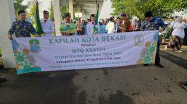 Kafilah: Sekretaris Daerah Kota Bekasi Junaedi bersama Asisten Pembangunan Kesejahteraan Masyarakat (Asda II) Kota Bekasi, Inayatullah mengawal langsung kafilah Kota Bekasi pada Pawai Ta’aruf Musabaqoh Tilawatil Qur’an (MTQ) ke-38.
