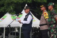 Pj Bupati Bekasi Dani Ramdan memimpin Apel Gelar Pasukan Operasi Kepolisian Terpusat (Ketupat-2024) dalam rangka pengamanan Idul Fitri 1445 Hijriah tahun 2024. Apel ini diselenggarakan oleh Polres Metro Bekasi, di 