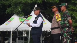 Pj Bupati Bekasi Dani Ramdan memimpin Apel Gelar Pasukan Operasi Kepolisian Terpusat (Ketupat-2024) dalam rangka pengamanan Idul Fitri 1445 Hijriah tahun 2024. Apel ini diselenggarakan oleh Polres Metro Bekasi, di 