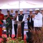 Penjabat Bupati Bekasi Dani Ramdan didampingi Kepala Dinas Sumber Daya Air Bina Marga dan Bina Konstruksi (SDA-BMBK) Kabupaten Bekasi Henri Lincoln bersama unsur Muspika Kecamatan, melakukan Groundbreaking Pembangunan Jembatan Citarum Penghubung Desa. Pantai Mekar dan Desa. Pantai Bakti Kecamatan Muara Gembong. Pada Rabu, (03/04/2024).