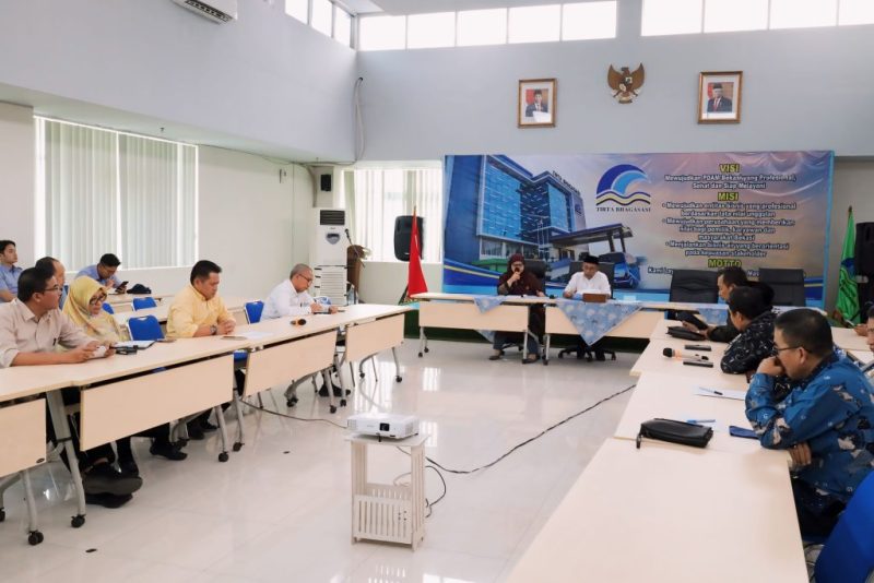 Rombongan Komisi 1 dipimpin Ketua Ani Rukmini bersama anggota. Para anggota legislatif ini diterima Direktur Utama Usep Rahman, Direktur Teknik Johny Dewanto, dan Pj. Direktur Umum Ahmad Firfaus, didampingi beberapa kepala gagian terkait.
