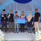 Chief of Human Capital Officer XL Axiata, M Hira Kurnia, Ketua Yayasan MTXL, Fery Firman N. A., Ketua Yayasan Al Amin, Ardin, Kepala Sekolah MI Al Amin, Iskandar, S.Pd, Human Capital Expert XL Axiata, Retno Wulan dan Director Finance & Solution MTXL, Cartesius Nugroho berfoto bersama pada peresmian proyek pembangunan Madrasah Ibtidaiyah dan sarana pendukungnya di Kabupaten Buton Tengah, Sulawesi Tenggara, Jumat (24/05). Proyek ini dibangun sejak Desember 2023, saat ini madrasah berlokasi di Desa Tolandona Matanaeo, Kecamatan Sangia Wambulu tersebut telah siap pakai. Pengadaan sarana pendidikan tingkat dasar ini menelan dana sekitar hampir Rp 800 Juta yang dibiayai dari dana karyawan dan manajemen XL Axiata.