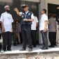 Meninjau: Penjabat Bupati Bekasi, Dani Ramdan saat meninjau rehabilitasi SMPN 1 Cikarang Barat, Telaga Asih, Kabupaten Bekasi, pada beberapa waktu yang lalu.