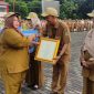 Plh. Sekretaris Daerah Kota Bekasi, Dwie Andyarini Dian Arga menjadi pembina apel pagi Aparatur dilingkungan Kantor Wali Kota Bekasi, pada Senin, (27/5/2024).