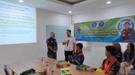 Badan Narkotika Kabupaten (BNK) Bekasi Sosialisasikan Pencegahan, Pemberantasan, Penyalahgunaan, dan Peredaran Gelap Narkoba (P4GN).kepada Staf maupun Karyawan PT. Hutama Karya Proyek Proving Ground Bekasi.
