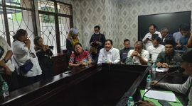 Arif Rahman Hakim Ketua Komisi 2 DPRD Kota Bekasi menerima audiensi pendemo massa aksi mahasiswa.