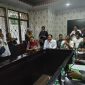 Arif Rahman Hakim Ketua Komisi 2 DPRD Kota Bekasi menerima audiensi pendemo massa aksi mahasiswa.