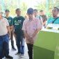 Plh. Bupati Bekasi, Iyan Priyatna didampingi Camat Serang Baru, Deni Mulyadi meresmikan gedung TPS3R dalam rangkaian kegiatan Mulia Eco Fest 2024, yang berlangsung di Taman Ekoriparian Desa Sukaragam Kecamatan Serang Baru, Minggu (23/06/2024).
