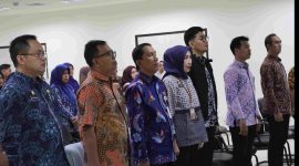 Plh Bupati Bekasi, Iyan Priyatna menghadiri Rapat Implementasi Pemungutan Retribusi Daerah yang digelar Badan Pendapatan Daerah (Bapenda) Kabupaten Bekasi, di Aula Gedung Diskominfosantik, Komplek Pemkab Bekasi, Cikarang Pusat, pada Kamis (13/06/2024).
