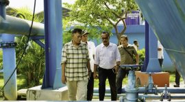 Dewas Perumda Tirta Bhagasasi Rahmad Damanhuri saat mengunjungi Kantor Perumda Tirta Bhagasasi Cabang Babelan dan KCP Tambun Utara, Rabu (12/6/2024).