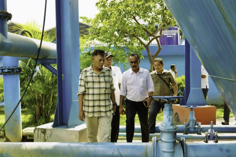 Dewas Perumda Tirta Bhagasasi Rahmad Damanhuri saat mengunjungi Kantor Perumda Tirta Bhagasasi Cabang Babelan dan KCP Tambun Utara, Rabu (12/6/2024).