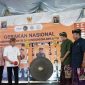 Plh. Bupati Bekasi Iyan Priyatna mendampingi Menteri Koordinator Bidang Pembangunan Manusia dan Kebudayaan (Menko PMK) Muhadjir Effendy, menghadiri Peluncuran Gerakan Nasional Pasraman di Parahyangan Agung Jagatnatha Pasundan, Kampung Gelam Desa Sukahurip, Kecamatan Sukatani, Minggu (23/6/2024). Foto : Dokpim Pemkab Bekasi.

