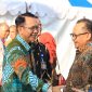 Pj. Wali Kota Bekasi Gani Muhamad bersama Pj. Kabupaten Bekasi Dani Ramdan bertemu dalam rangka Serah Terima Barang Milik Daerah terkait penyerahan 8 (delapan) Wilayah Layanan, Aset, dan Pengelolaan Perusahaan Umum Daerah.