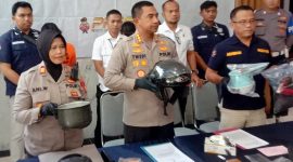 Polres Metro Bekasi menyita barang bukti.