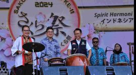 SAKURA MATSURI : Pj Bupati Bekasi Dani Ramdan, membuka secara langsung kegiatan Festival Sakura Matsuri ke-11, di Hollywood Junction Jababeka, Kecamatan Cikarang Utara, pada Sabtu (27/07/2024).
