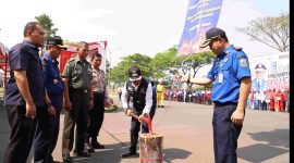 Pj. Bupati Bekasi Dani Ramdan membuka Fire Fighter 2nd Challenge Skill Competition Tingkat Kabupaten Bekasi, event tersebut diikuti sebanyak 55 perusahaan dengan kategori lomba Hose Laying & Keselamatan dan Kesehatan Kerja (K3). Berlokasi di Kawasan Deltamas, Kecamatan Cikarang Pusat. Pada Rabu, (07/08/2024).