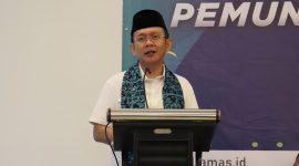 Pj Bupati Bekasi Dani Ramdan memimpin Focus Group Discussion (FGD) sosialisasi pemungutan pajak daerah bagi para pelaku usaha di kawasan industri, di Le Premier Kota Deltamas Cikarang Pusat, pada Jumat (2/8/2024).