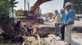 Penggantian crossdrain di Ruas Jalan Raya Pantura, Karawang, Jawa Barat yang merupakan kewenangan Jalan Nasional.