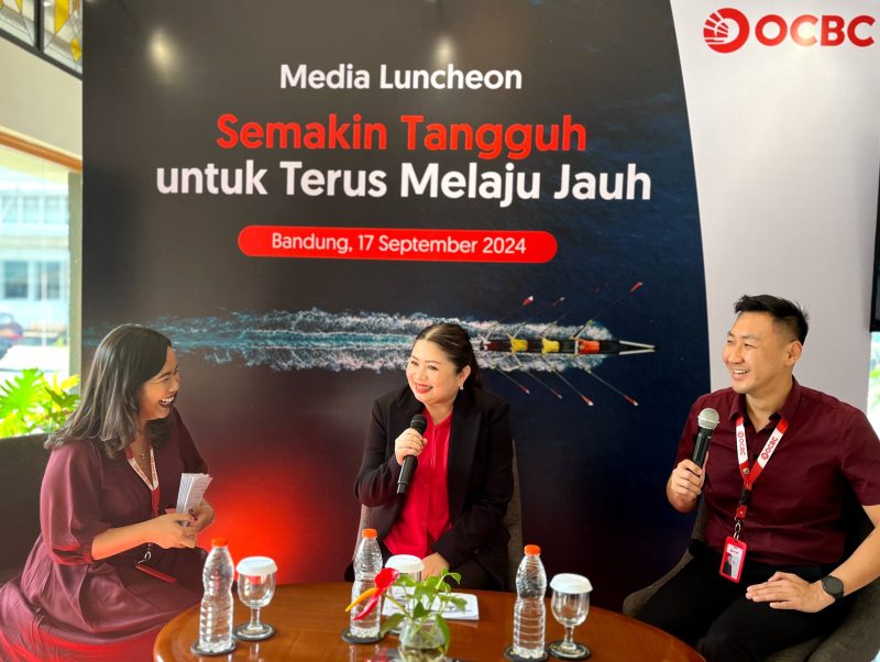 Albert Suryadinata, Region Head OCBC menyambut nasabah baru OCBC dan mengatakan, “Langkah ini menandai babak baru dalam perjalanan OCBC, menggabungkan kekuatan untuk membentuk sebuah kesatuan yang lebih solid dan tangguh.