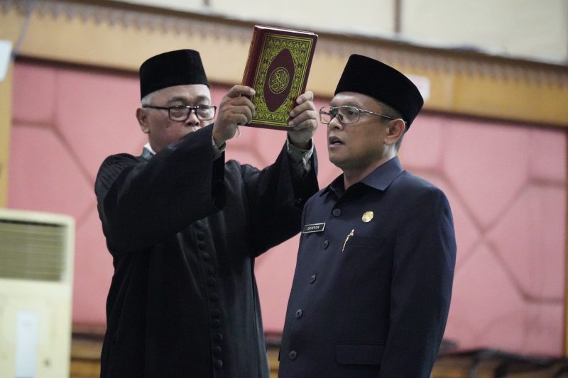 Sumpah : Dzikron sebagai Pejabat Pimpinan Tinggi Pratama (Esselon II) yang ditempatkan menjadi Kepala Dinas Tata Ruang (Distaru) pada Rabu (04/09).