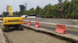 1 PT Jasamarga Transjawa Tol selaku pengelola Ruas Jalan Tol Jakarta-Cikampek (Japek) bersama PT Jasamarga Tollroad Maintenance (JMTM) selaku service provider pemeliharaan jalan lakukan rekonstruksi jembatan dan jalan di Ruas Jalan Tol Jakarta-Cikampek.