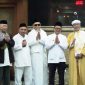 Pj Wali Kota Bekasi, Gani Muhamad saat menghadiri peringatan Maulid Nabi Muhammad SAW di Masjid Agung Al-Barkah.