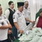 Bupati Bandung Dadang Supriatna turun langsung ke lapangan meninjau korban gempa di wilayah Kecamatan Kertasari dan Pangalengan.
