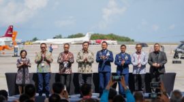 Perhelatan Bali International Airshow 2024 secara resmi telah dibuka oleh Menteri Koordinator Bidang Kemaritiman dan Investasi Republik Indonesia, Luhut Binsar Pandjaitan, menandai kembalinya Indonesia sebagai tuan rumah pameran airshow setelah hampir tiga dekade.