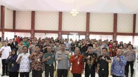 Pj Sekretaris Daerah Kabupaten Bekasi, Jaoharul Alam, saat menghadiri Rapat Koordinasi Penghapusan Kemiskinan Ekstrem Tahun 2024.