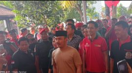 Bakal Calon Bupati Bekasi, Ade Kuswara Kunang, SH didampingi Soleman S.E, beserta lainnya, mengunjungi Kecamatan Tambun Selatan untuk menyapa warga dan para pengurus RT/RW se-Kecamatan Tambun Selatan.
