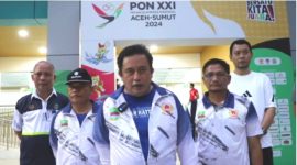 Pj Bupati Bekasi Dedy Supriyadi didampingi Pj Sekretaris Daerah (Sekda) Jaoharul Alam, Kepala Disbudpora, Iman Nugraha dan Kadiskominfosantik, Yan Yan Akhmad Kurnia menyambangi atlet Kabupaten Bekasi yang tengah berlaga membela Jawa Barat di PON Aceh-Sumut 2024.