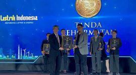 Wuling Motors (Wuling) dengan bangga menerima Tanda Kehormatan dari Majalah Listrik Indonesia dalam perayaan edisi ke-100 yang berlangsung di Hotel Bidakara, Jakarta, pada Kamis (26/09/2024).
