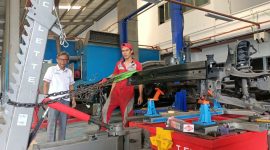 bengkel resmi Auto Bodi & Cat Bekasi PT Sun Star Prima Motor memiliki alat Celette Heavy Damage. Alat perbaikan chasis itu merupakan sudah berstandar kelas dunia di Bekasi, pada Selasa 1 Oktober 2024.