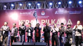 Pj Sekretaris Daerah (Sekda) Kabupaten Bekasi Jaoharul Alam menghadiri Kirab Pilkada Tahun 2024, yang digelar Komisi Pemilihan Umum (KPU) Kabupaten Bekasi, di Halaman Museum Gedung Juang 45, Tambun Selatan, pada Sabtu, (05/10/2024).