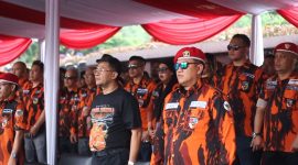 FOTO: Ketua Pemuda Pancasila MPW Jawa Barat, Dian Rahadian beserta Erwan Setiawan Cawagub Jabar nomor urut 4 hadir bersama dalam rangkaian Apel Siaga HUT Pemuda Pancasila yang ke 65).
