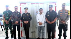 Pj Bupati Bekasi Dedy Supriyadi bersama Forkopimda meninjau dan melepas secara langsung distribusi logistik Pilkada Serentak 2024 dari Gudang Logistik KPU Kabupaten Bekasi, Jl. Sinyar Timur, Karangsari, Kecamatan Cikarang Timur, pada Selasa, (19/11/2024).
